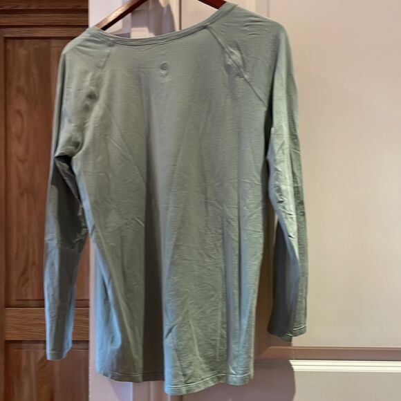 ?Lululemon 6 long sleeve knit pull over - Picture 2 of 8